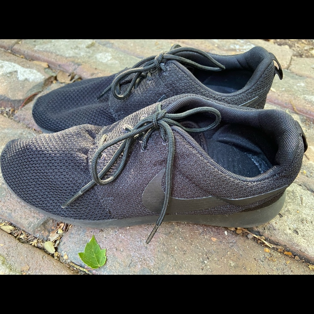Nike Roshe One women’s 8M
